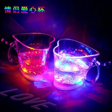廢物專賣店 水感應發光杯 愛心杯 浪漫情侶杯 led發光杯 情人節禮物 交換禮物 生日禮物 喝水杯 上課無聊小玩具