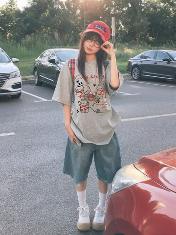 灰色短袖T恤新款夏季半袖寬鬆顯瘦純棉高級感chic別緻女生上衣 印花寬鬆情侶短袖T 上衣女 美式t  韓版T 大學T