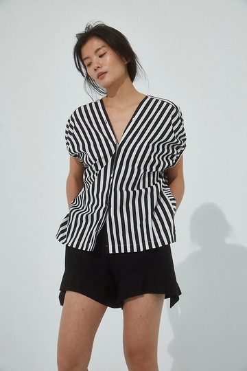 UUIN _ 黑荷葉下擺短褲