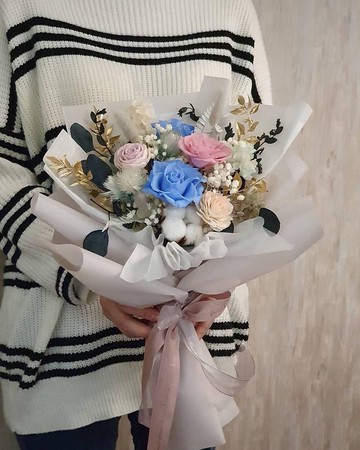 永生藍粉玫瑰花束 求婚花束 生日花束 情人節告白花束 現貨花束