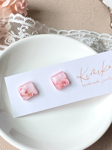 【玫瑰金不鏽鋼耳針】方形氣質珍珠押花耳環・夢幻粉色押花設計