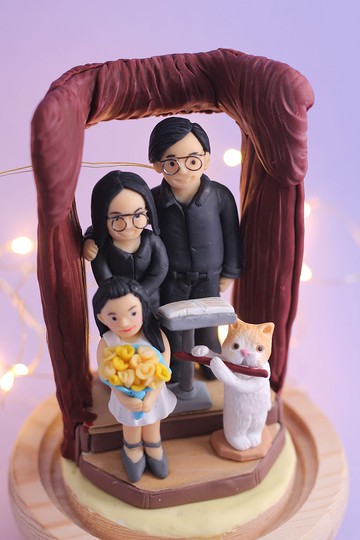 情人節小禮品,內有LED燈效,可客製名字.提供相片客製人物造型