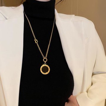 2024年新款歐美時尚鈦鋼長款羅馬數字圓牌項鏈女輕奢小眾毛衣鏈潮