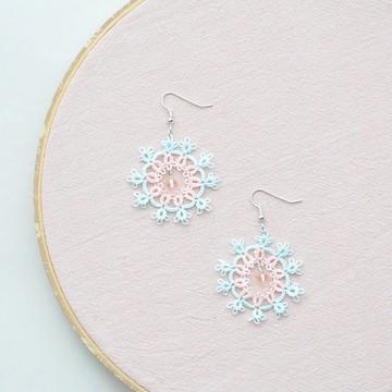 【訂製】手編雪花 耳環 粉綠與粉橙 Tatting Snowflake Earrings
