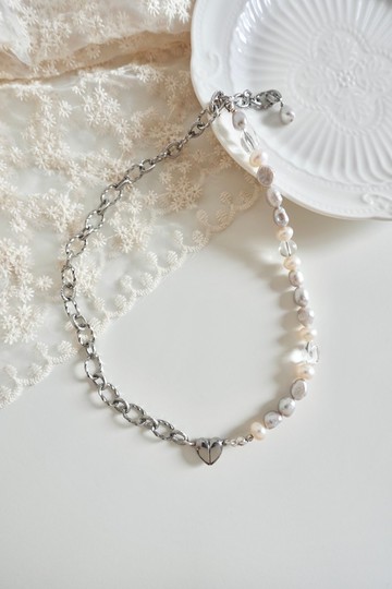 Lily Valley 灰光霧影 | 手工串珠項鍊