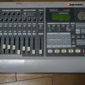 ROLAND VS-880（中古品）