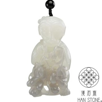 【漢石齋】天然和田玉 立體雕靈猴獻果玉佩項鍊 白玉帶煙青(28*51*26mm)