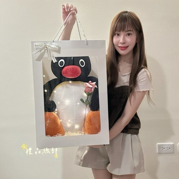 正版授權PINGU企鵝家族娃娃 16英吋 300元真鈔 有錢花禮物袋 發光禮品袋 企鵝玩偶 生日禮物 情人節禮物
