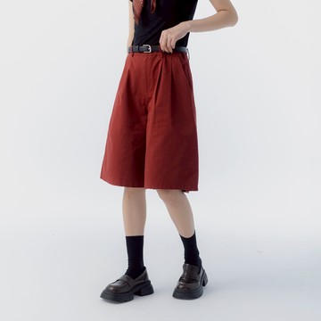 QUEENSHOP_S 女裝 附皮帶打褶設計斜紋五分褲 三色售 S/M/L 現+預 【04102034】