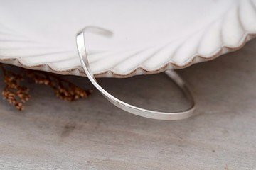 ni.kou 純銀 / 黃銅 波浪 開口 手環