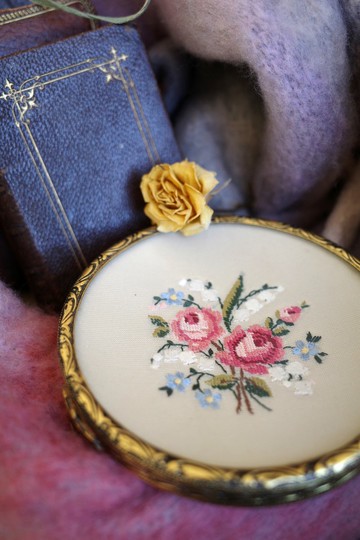 老雜貨 Vintage 金色雕花玫瑰花刺繡小盤 耳環盤 擺飾 A219