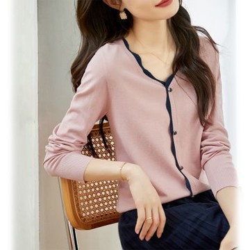 【LANNI 藍尼】現+預 V領長袖針織波浪套頭上衣(針織上衣/薄外套/針織外套/開襟)