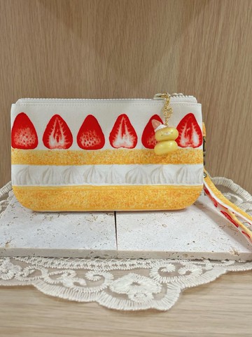 【玫泥手作】草莓蛋糕雙層夾鏈包 × 舒芙蕾寶寶吊飾