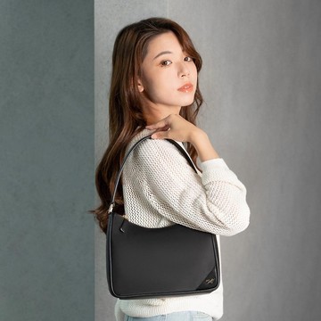 【免費升級送禮包裝】瑪普爾 肩包-黑色/BF837-27-BK