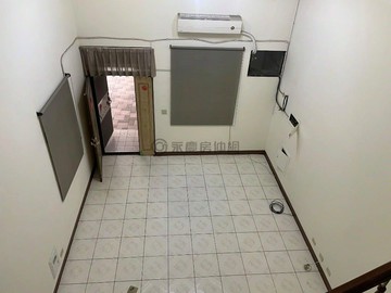 仁武臨路超大地坪(安親、電商、直播)邊間雙車墅｜高雄市仁武區仁慈三街