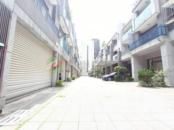 沙鹿中港挪威車庫美墅｜台中市沙鹿區自強路