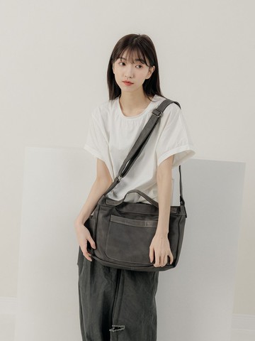 supportingrole 真皮簡約實用都會肩側背包 黑