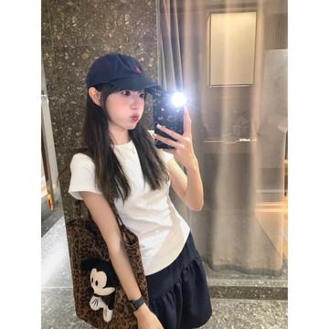 【PING'S🌞】簡約 韓版 白色 正肩 短款 T恤 女 夏季 爆款 修身 顯瘦 學生 百搭 設計感上 衣