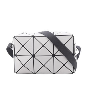 ISSEY MIYAKE BAO BAO CUBOID 迷你方形斜背包(淺灰色)