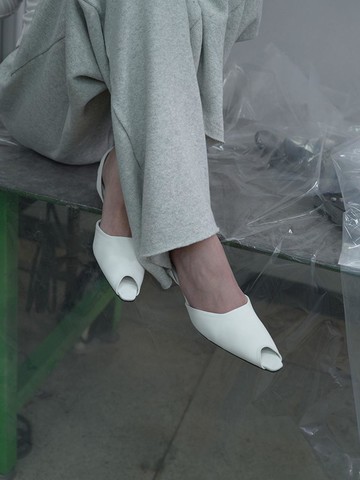 BARI Open-toe Pumps [Bare White]