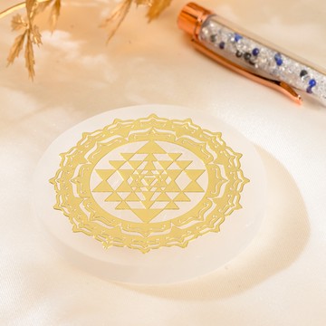 摩洛哥透石膏｜斯里 豐盛 智慧圖騰 印度神聖圖騰 金屬圖騰 茶杯墊 風水擺件 隨機出貨  S24BL11-022