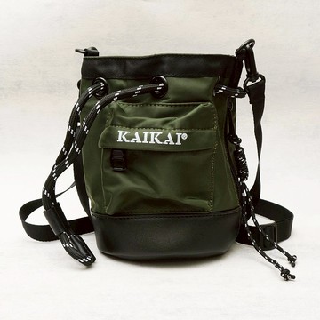 KAIKAI Logo水桶斜背包 - 綠