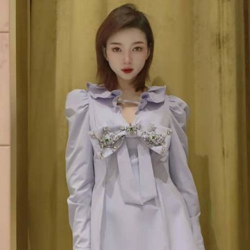 2025秋季新款氣質顯瘦設計感法式木耳邊系帶泡泡袖重工釘鉆襯衫裙