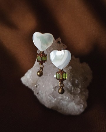 天然貝古董珠耳環 - 白貝