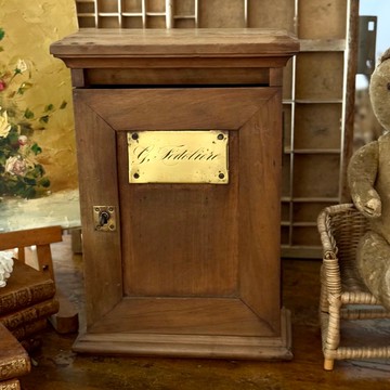 50486- 迷人法國百年胡桃木信箱