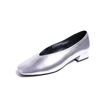 KOKKO美型V口柔軟真皮微寬楦包鞋銀色