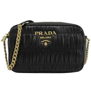PRADA 金屬LOGO抓皺造型NAPPA皮革斜背/相機包(黑)