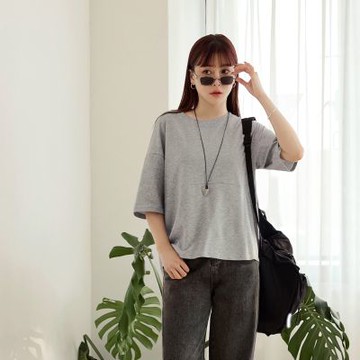 OB嚴選中大尺碼-車線剪裁前短後長開衩短袖上衣《AB20364》