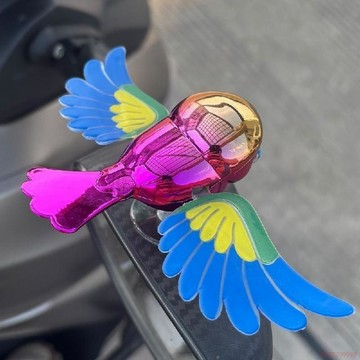 桃園出貨✨創意2026爆款汽車擺件車載伴飛小鳥頭盔趣味創意電動車裝飾品可愛