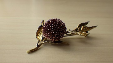 栗子胸針