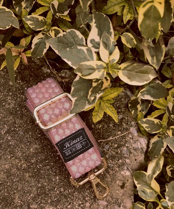 條條繡點品牌質感寬版背帶-香榭麗舍粉-帶我走系列(BN96409-09)