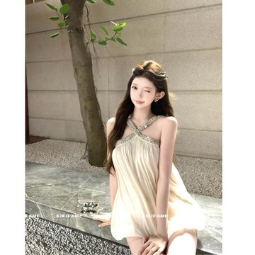 【𝐊𝐈𝐊𝐈𝐅𝐀𝐌𝐄】💎𝓜𝓾𝓼𝓮.鑽光謬斯🪽✨千金女神鑲鑽交叉掛脖洋裝 水鑽洋裝 無袖洋裝 A字洋裝 渡假洋裝 露肩洋裝