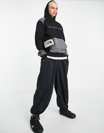 The North Face Seasonal logo hoodie in black