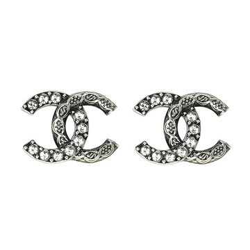 CHANEL ABD766 質感雕花水鑽LOGO貼耳針式耳環.復古銀