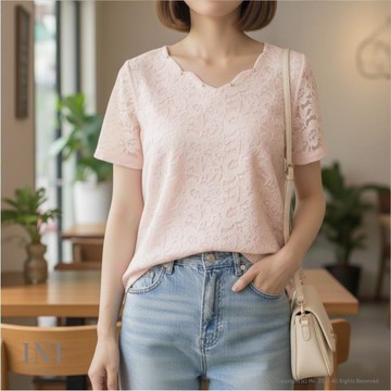 【INI】質感簡約、質感蕾絲花邊領口上衣．粉色