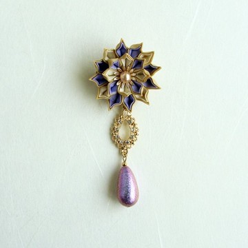 花痴與搖曳閃亮珍珠胸針 Tsumami 作品 紫色