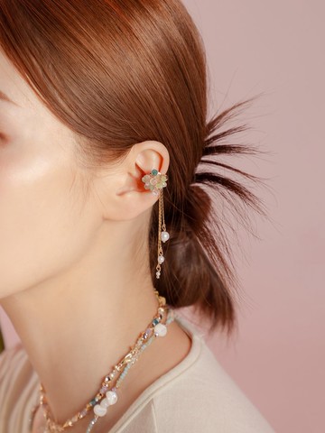 幻彩軟糖。MUCHAT手作14KGP透彩小花水晶耳骨夾(單支)