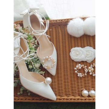 YOUYOU蝴蝶結緞面新娘珍珠綢緞白色軟底綁帶仙女風主婚紗高跟婚鞋