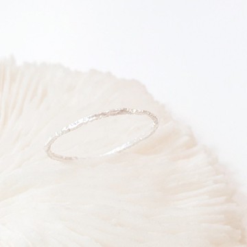 / 霜 / 999純銀閃閃花邊戒指 幼戒 敲花 扭轉戒指