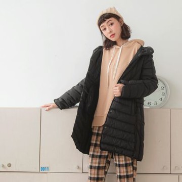 OB嚴選-防潑水綁帶連帽高領長版羽絨外套《KG0871-》