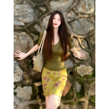 🍉韓系辣妹風U領中袖T恤女夏季新款碎花高腰顯瘦包臀半身裙兩件套裝