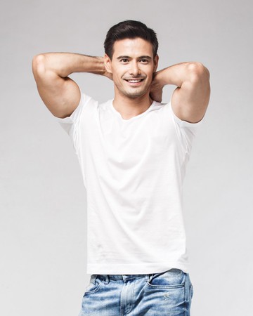 金蜆尚線圓領短袖