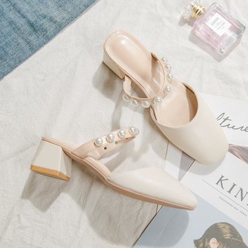 網紅包頭涼鞋女2025年夏季新款仙女風珍珠粗跟淑女外穿懶人半托鞋