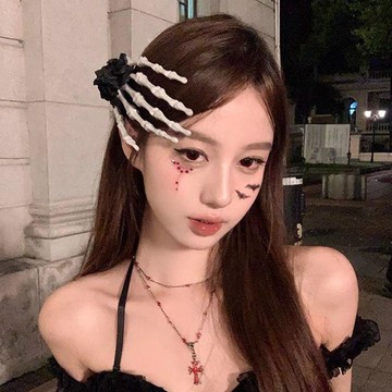 🔥臺灣出貨🔥万圣节骷髅手爪边夹头饰少女哥特手骨小众个性大鬼爪玫瑰暗黑发夹