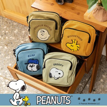 SNOOPY x Kiiwi O! 聯名款．毛巾繡輕巧斜背包