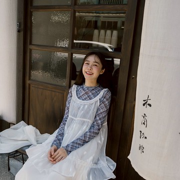 QUEENSHOP_F 女裝 格紋木耳邊網紗透膚長袖上衣 S/M 現+預 【01099131】